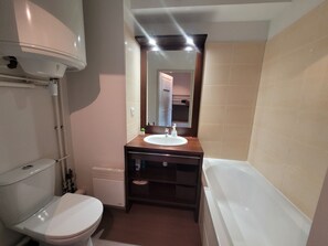 Hair dryer, soap, toilet paper - Cosy apartment, superb view at the foot of the slopes. (Selonnet)