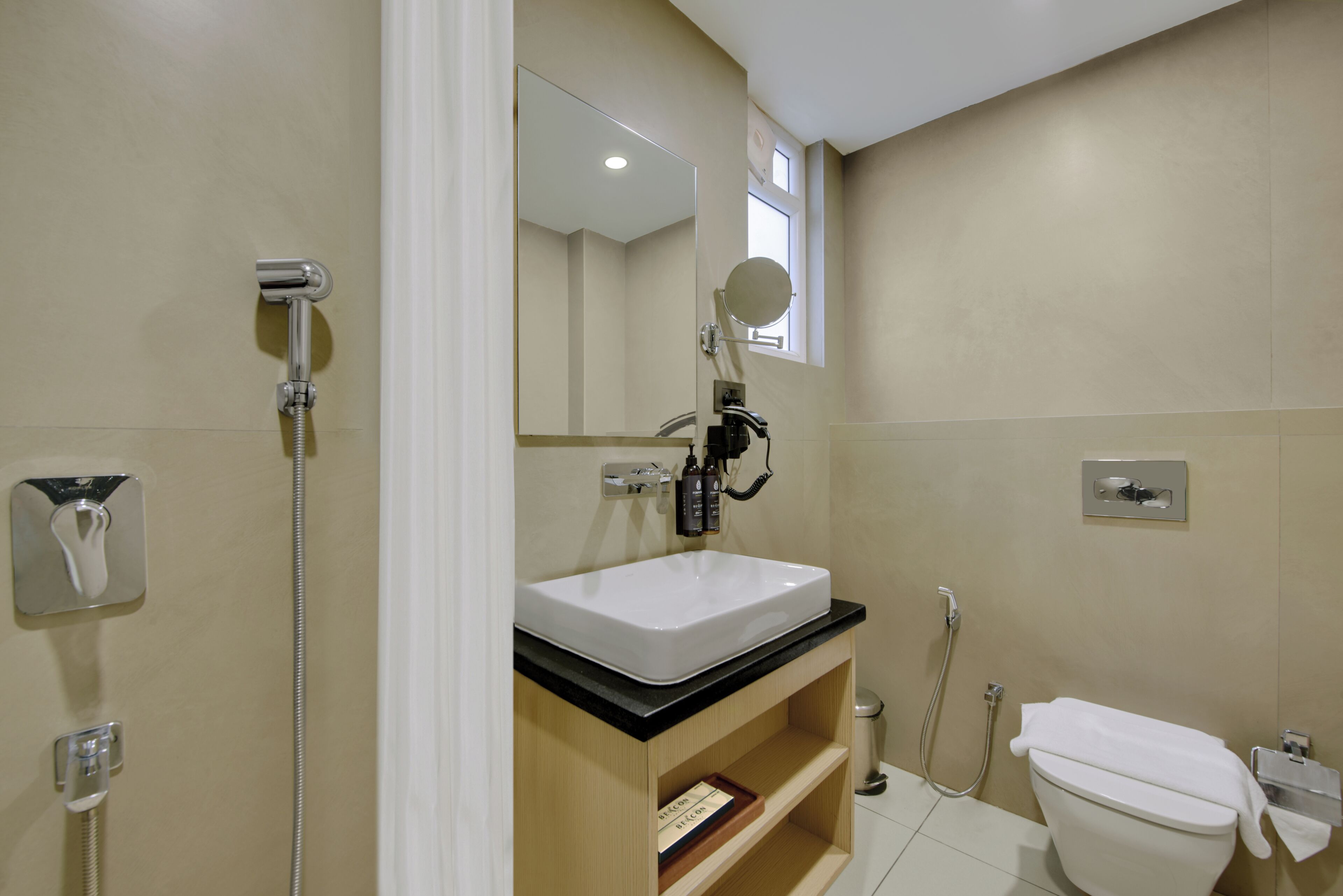 Shower, rainfall showerhead, free toiletries, hair dryer (on request)