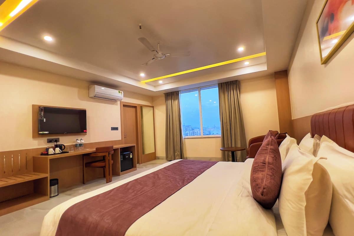 Deluxe Double or Twin Room | Egyptian cotton sheets, premium bedding, down comforters