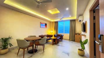 Luxury Suite | Living area | Smart TV