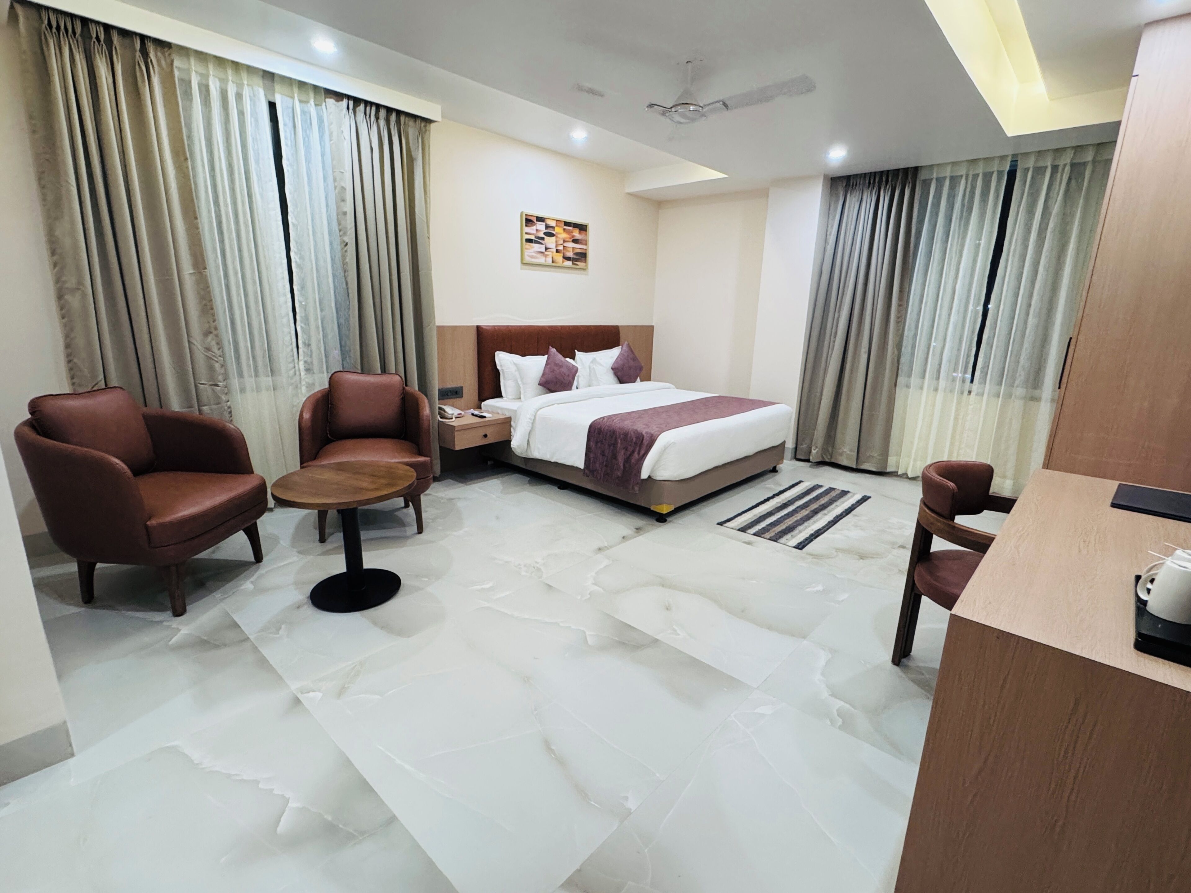 Habitación Deluxe con 1 cama matrimonial o 2 individuales | Sábanas de algodón egipcio, ropa de cama de alta calidad y edredón 