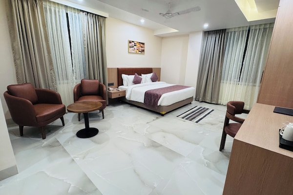 Deluxe Double or Twin Room | Egyptian cotton sheets, premium bedding, down duvets