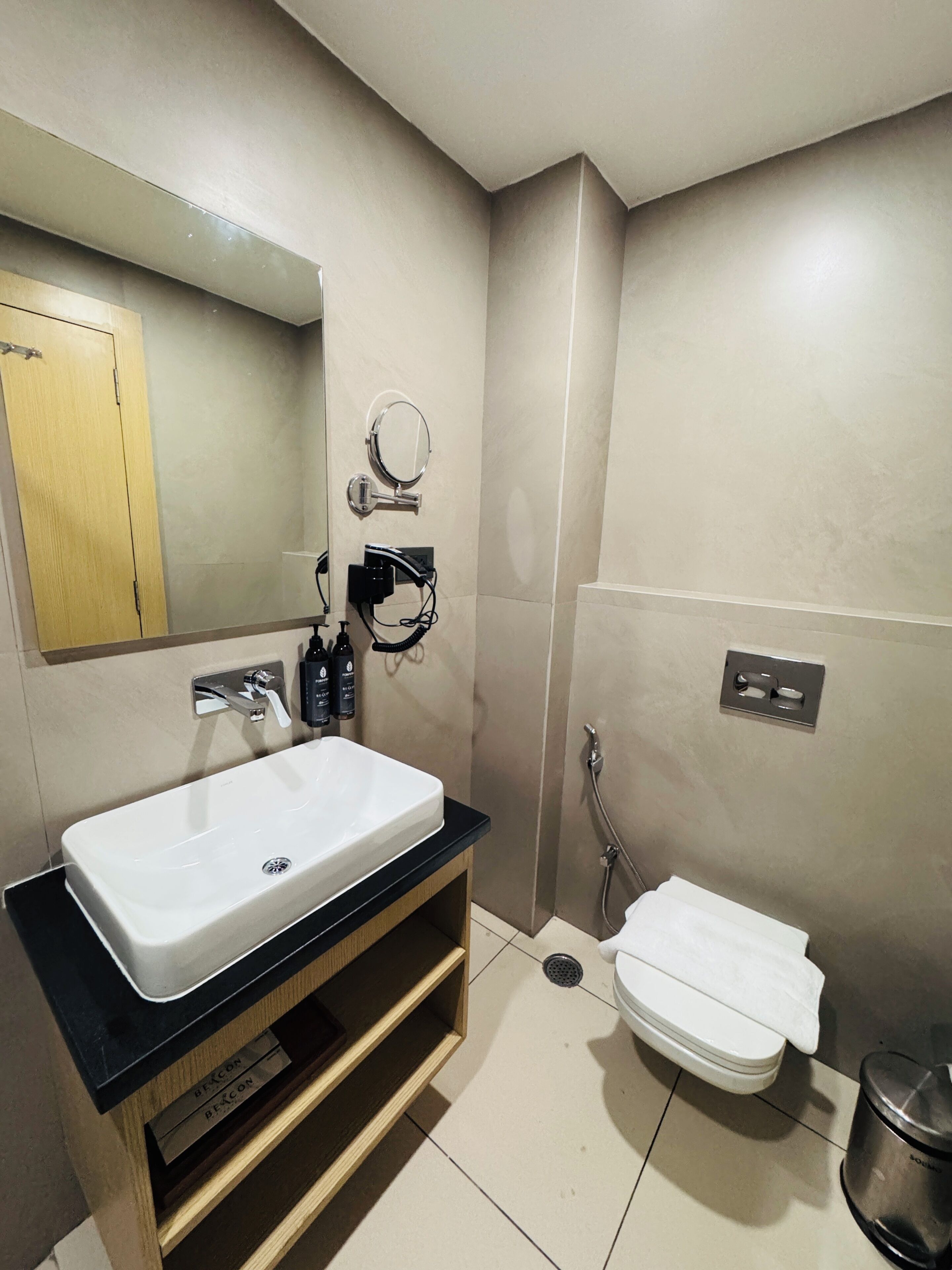 Chambre Supérieure Double ou avec lits jumeaux | Salle de bain | Douche, douche à « effet pluie », articles de toilette gratuits
