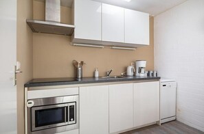 Kühlschrank, Mikrowelle, Ofen, Geschirrspüler