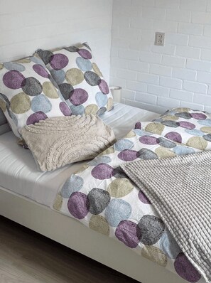 3 bedrooms, bed sheets