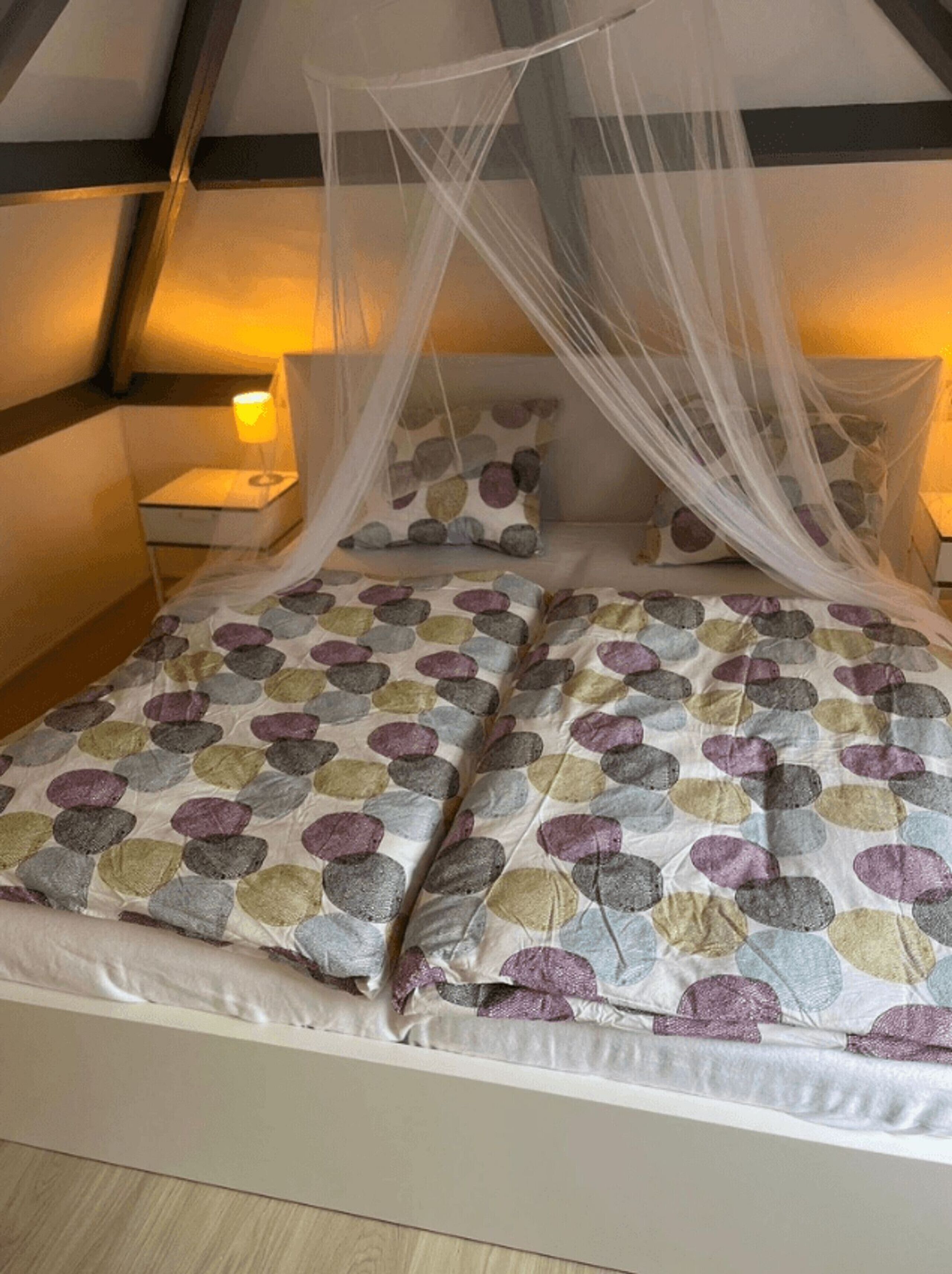 3 bedrooms, bed sheets