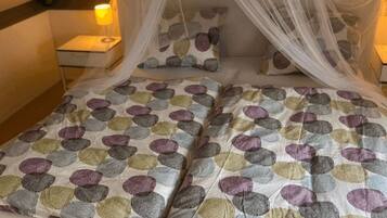 3 bedrooms, bed sheets