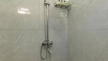 Deluxe Double Room, Garden View | Bathroom