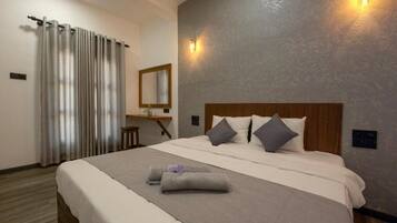 Deluxe Double Room, Garden View