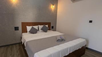 Deluxe Double Room, Garden View | Desk, laptop workspace, free WiFi
