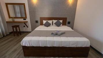 Deluxe Double Room, Garden View | Desk, laptop workspace, free WiFi