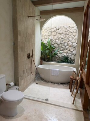 Deluxe Double Room, Balcony, Pool View | Bathroom - KONO Villas & Resort (Kutuh)