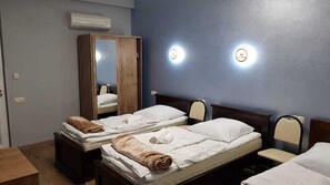 Comfort-Vierbettzimmer, Balkon, Stadtblick