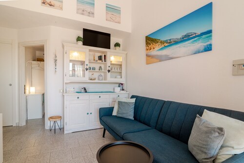 Apartment 'Sole-mare' with Sea View, Wi-Fi and Air Conditioning