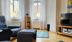 Tv, dvd-afspiller, stereoanlæg
