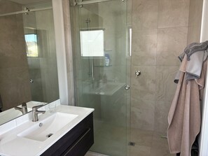 Handtücher, Seife, Toilettenpapier
