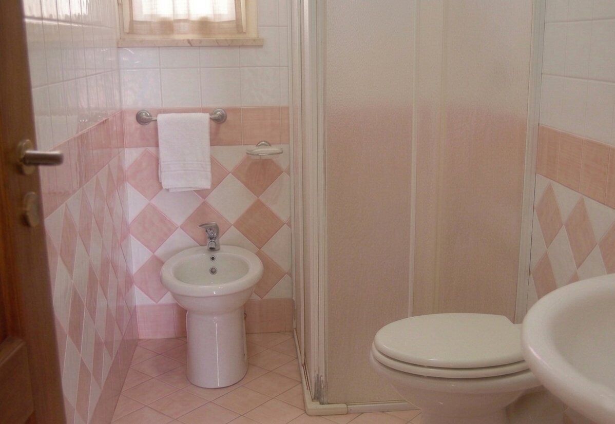 Dusche, Haartrockner, Bidet, Handtücher