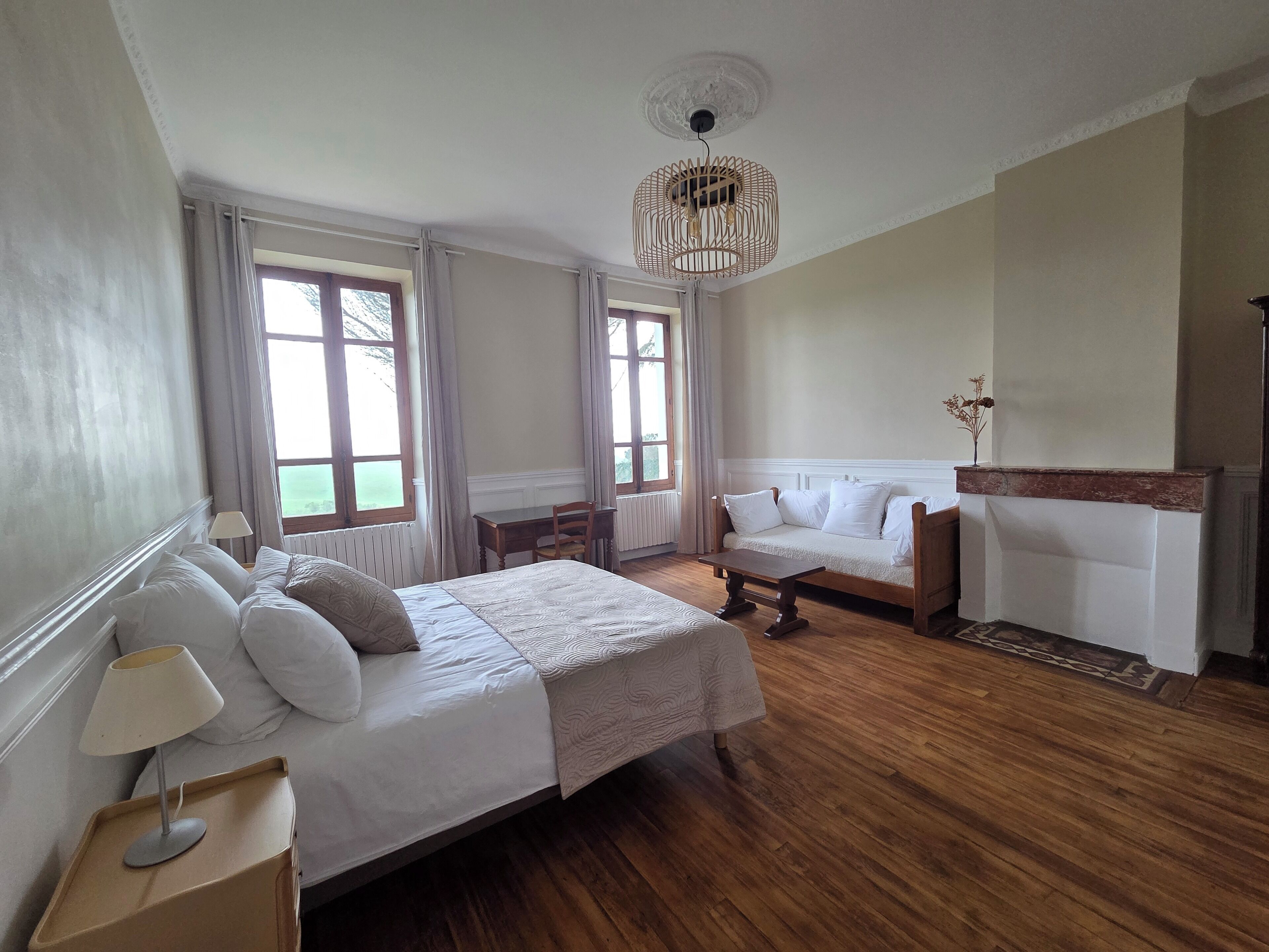 Triple Room, Hill View