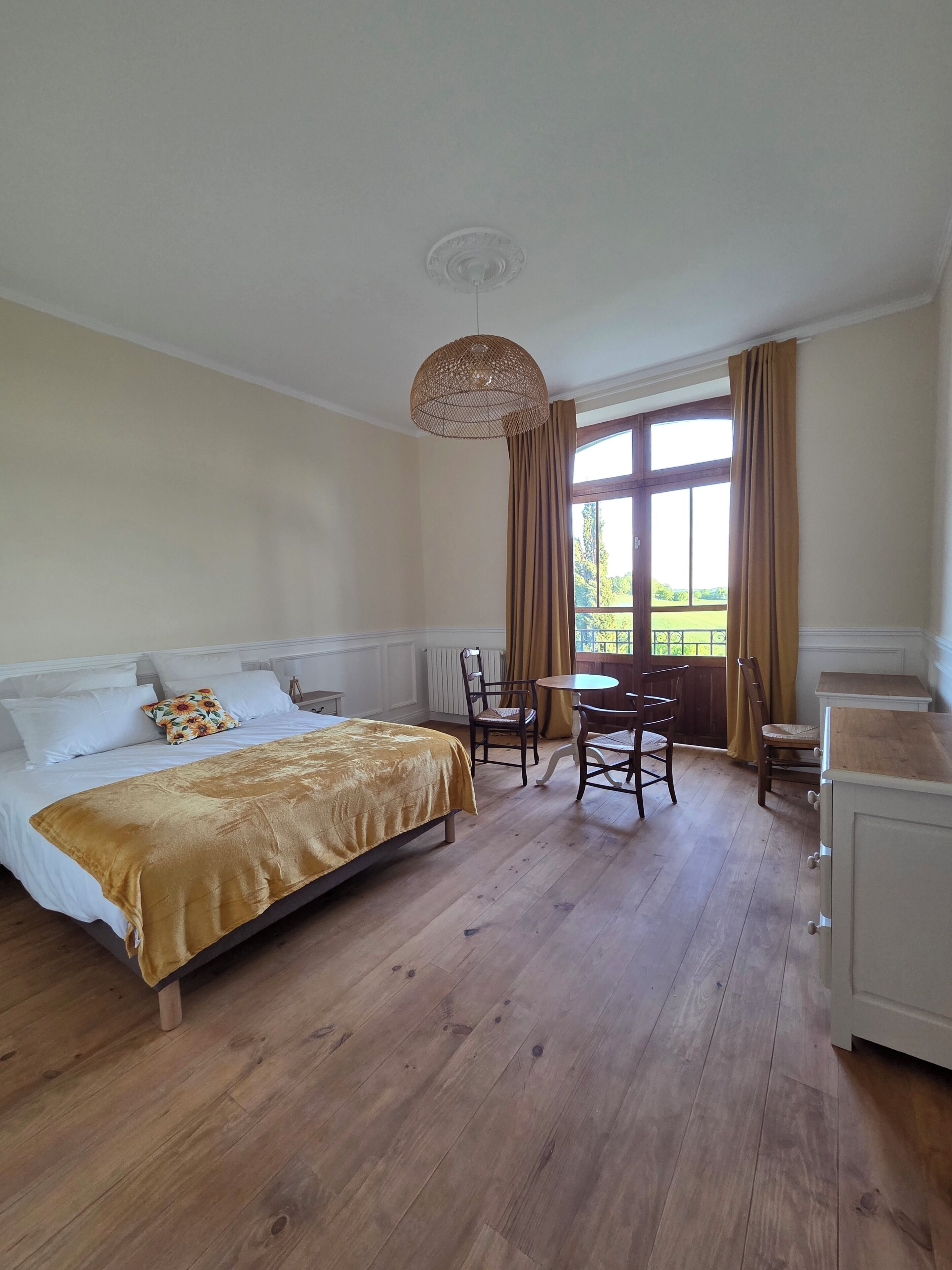 Chambre Quadruple, balcon, vue colline