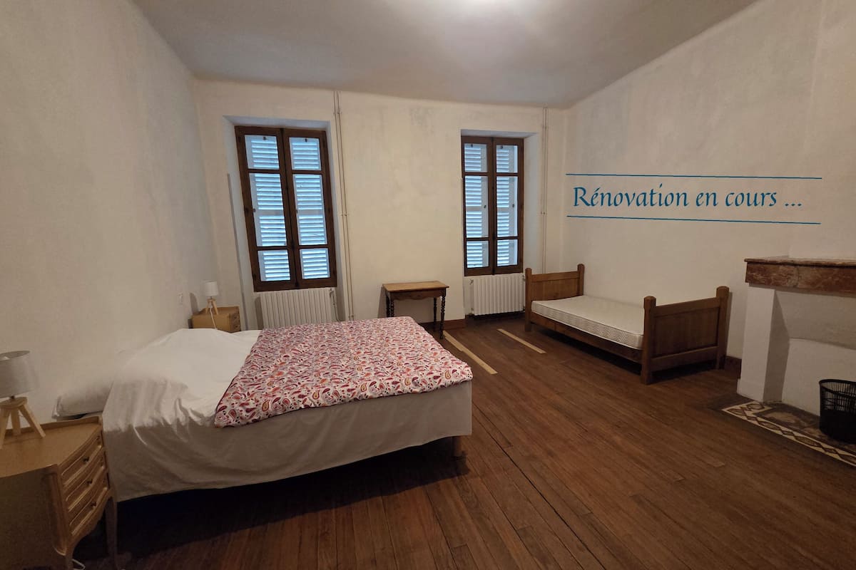 Quarto triplo, vista para a colina