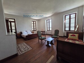 Quarto triplo, para não fumantes, vista para a colina