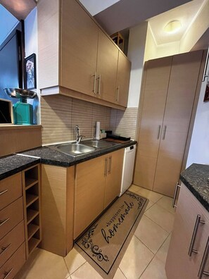 Private kitchen - Bright & Elegant Apartment - Comfort & Style in Piraeus (Pireas)