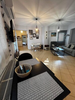 Smart TV - Bright & Elegant Apartment - Comfort & Style in Piraeus (Pireas)