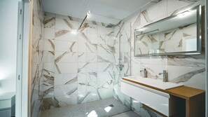 Hair dryer, towels, soap, toilet paper - Pool Monte Carlo Luxury Apartment (Beausoleil)