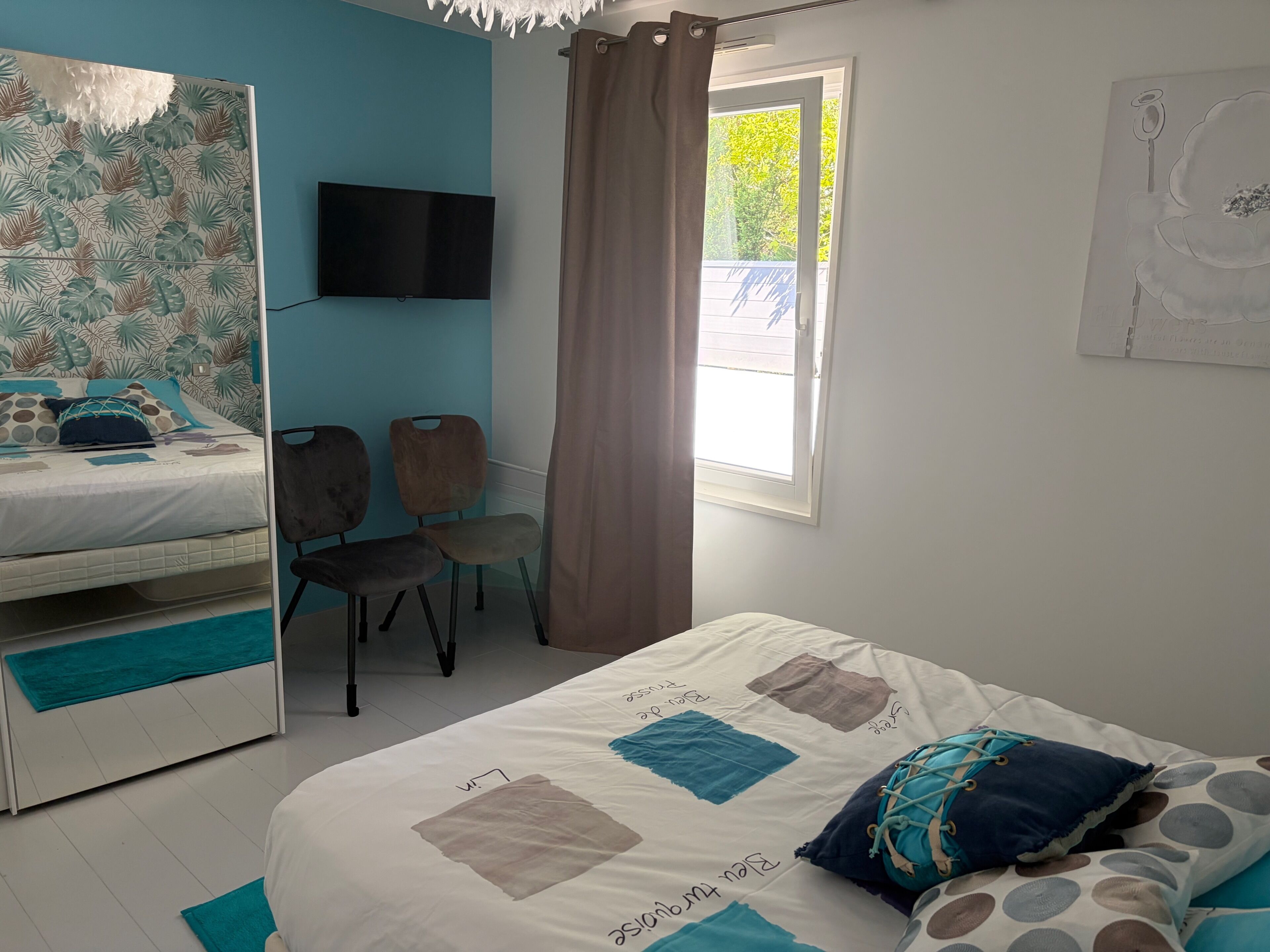 3 bedrooms, desk, iron/ironing board, free WiFi