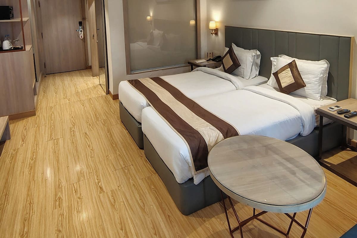 ห้องดีลักซ์ดับเบิลหรือทวิน | เครื่องนอนระดับพรีเมียม, มินิบาร์, ตู้นิรภัยในห้องพัก, โต๊ะทำงาน