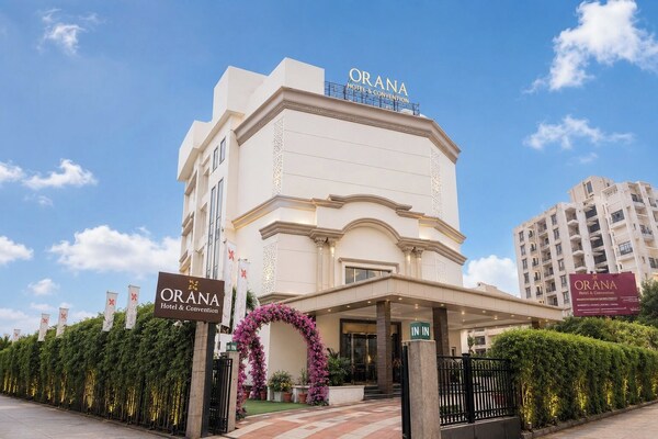 Orana Hotel & Convention ,Vaishali 1 Minute Walk From Vaishali Metro Station. - Ghaziabad