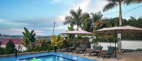 10 outdoor pools