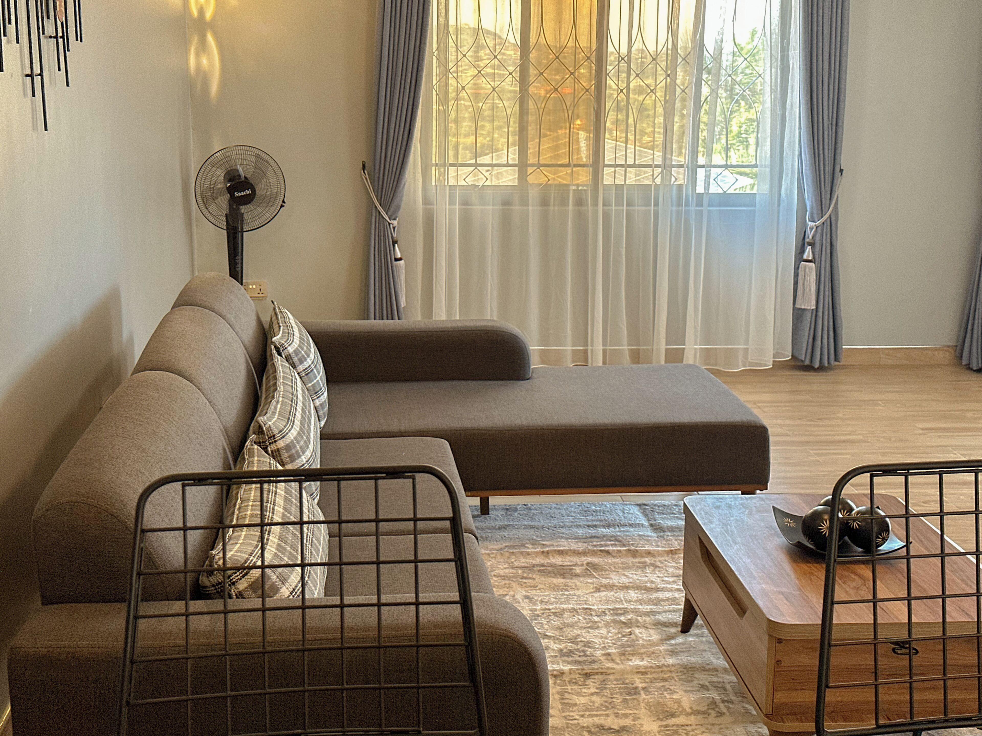 Departamento familiar, servicio de limpieza, vista al lago | Área de sala de estar
