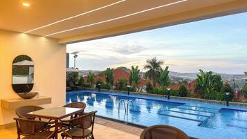 10 piscine all'aperto