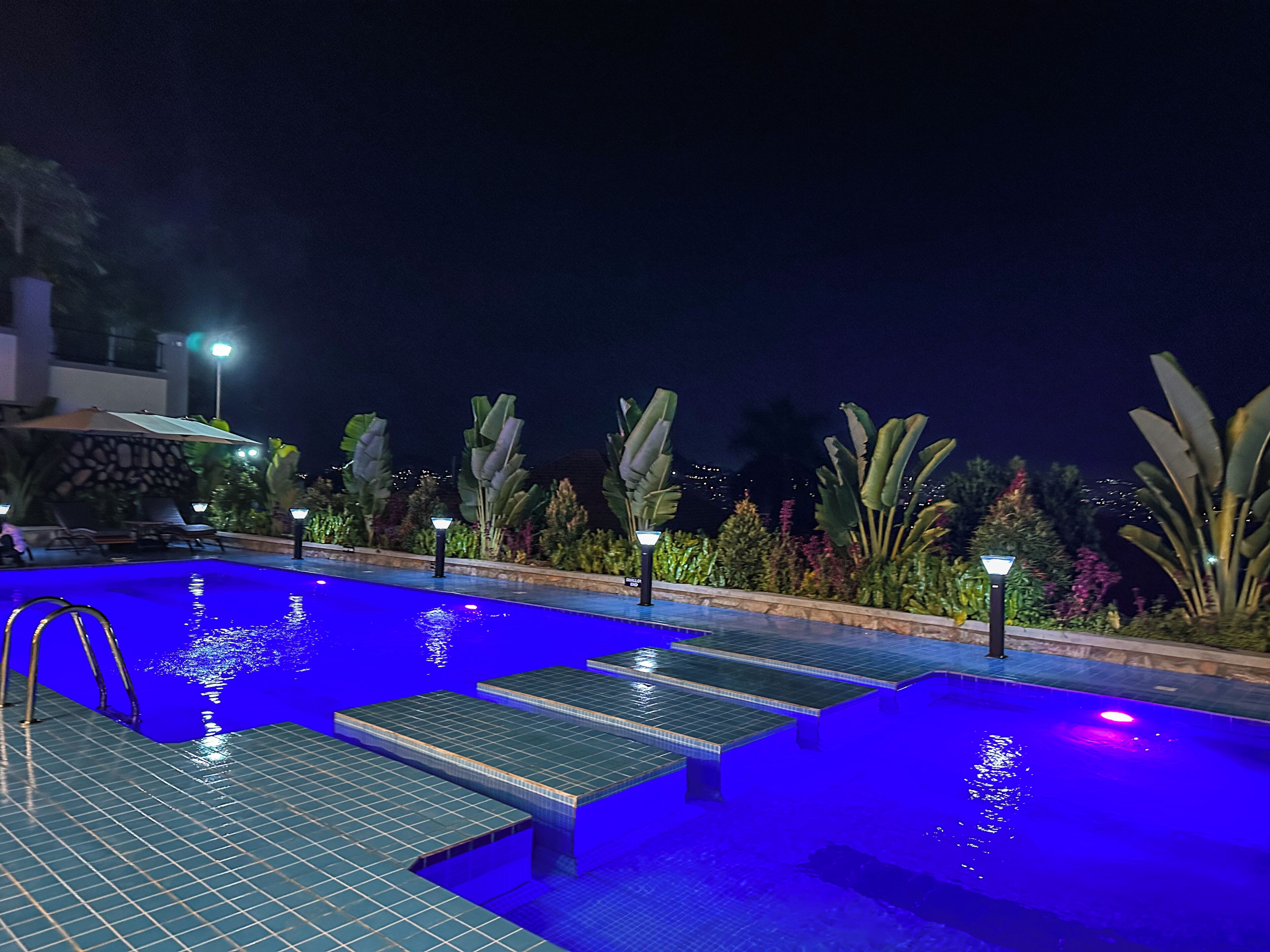 10 outdoor pools