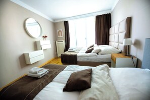 1 bedroom, iron/ironing board, travel cot, free WiFi - Lux central Apartment witt 2 bedroom with balcony (Berlin)