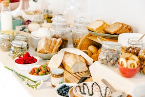 Desayuno (con cargo) 