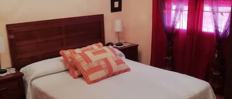 4 chambres, fer et planche Ă repasser, draps fournis