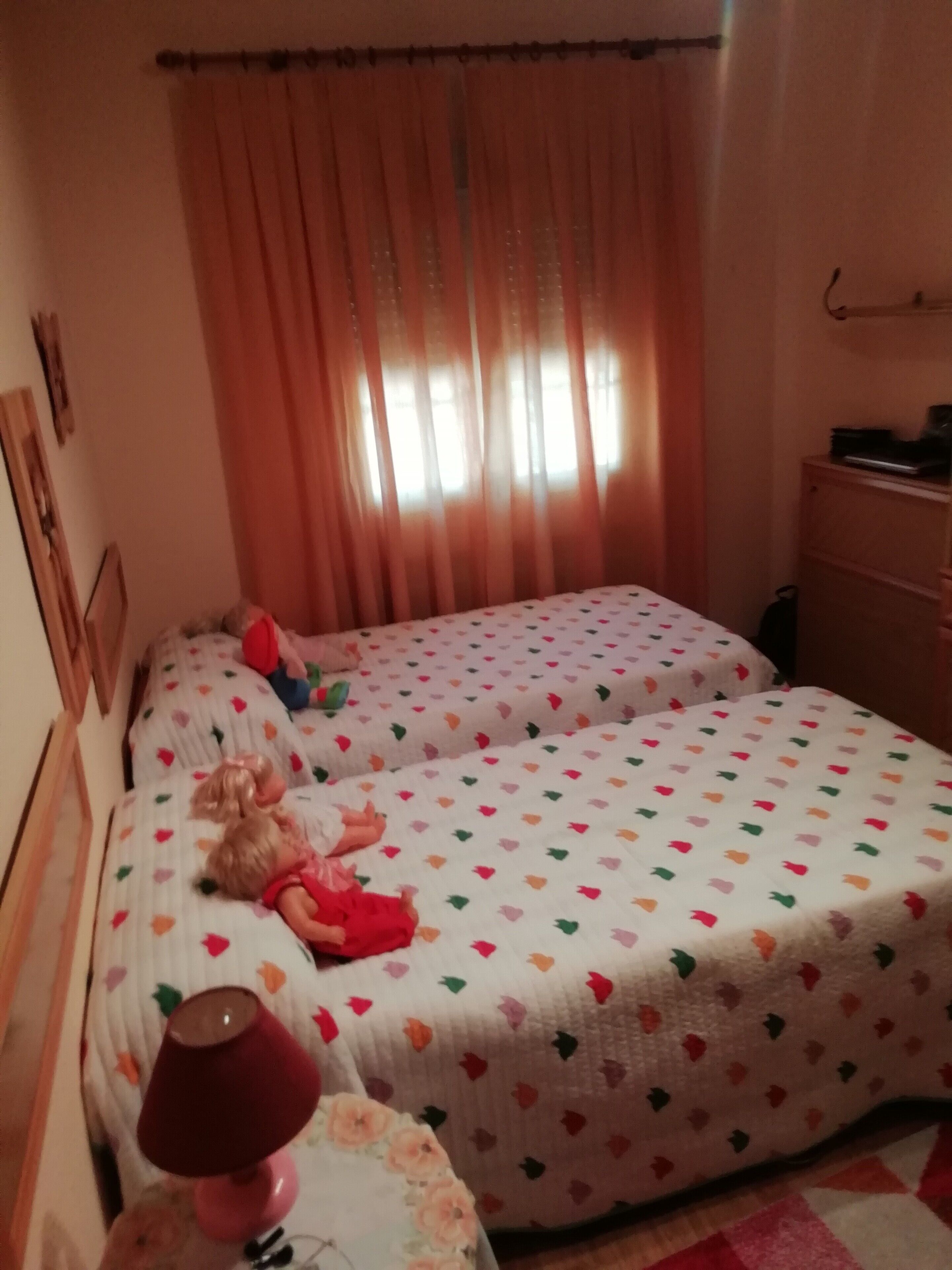 4 slaapkamers, een strijkplank/strijkijzer, beddengoed
