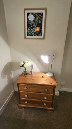 Spacious Flat in Coatbridge, Glasgow & Edinburgh train connections