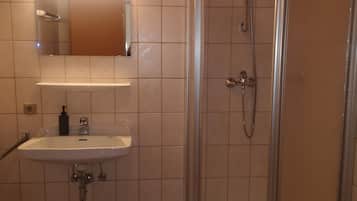 Triple Room | Bathroom