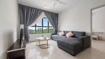 Classic Apartment, 3 Bedrooms, Kitchen, City View | Living area