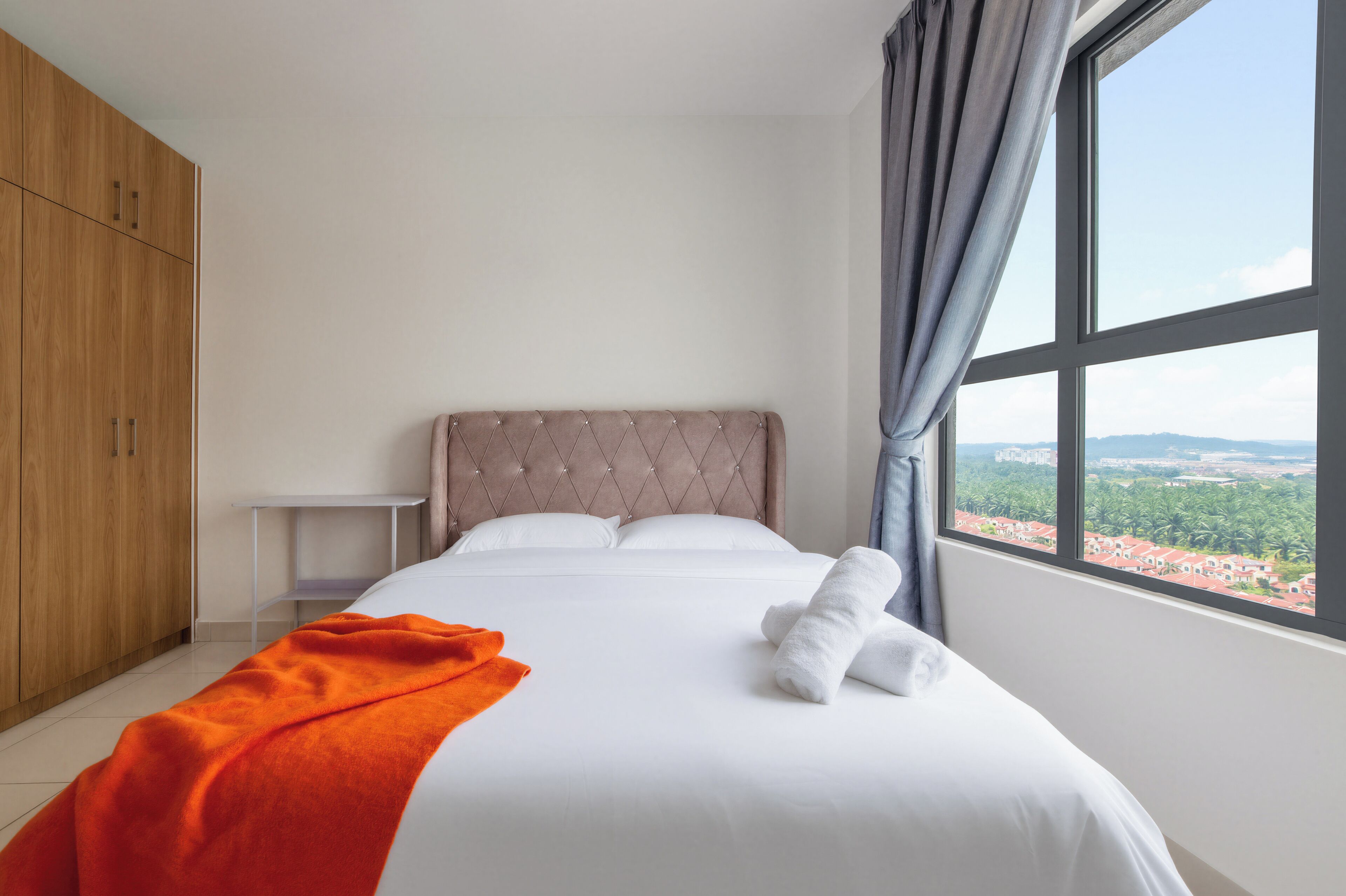 Classic Apartment, 3 Bedrooms, Kitchen, City View