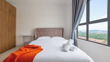 Classic Apartment, 3 Bedrooms, Kitchen, City View