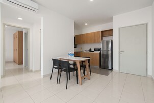 Comfort Apartment, 2 Bedrooms, Kitchen, City View | Private kitchen | Fridge, oven, stovetop, rice cooker