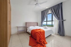 Classic Apartment, 3 Bedrooms, Kitchen, City View