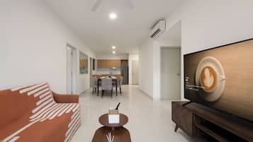 Superior Apartment, 4 Bedrooms, Kitchen, City View | Living area