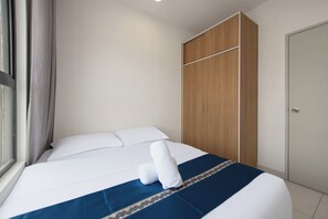 Ropa de cama hipoalergénica y escritorio 
