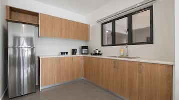 Classic Apartment, 3 Bedrooms, Kitchen, City View | Private kitchen