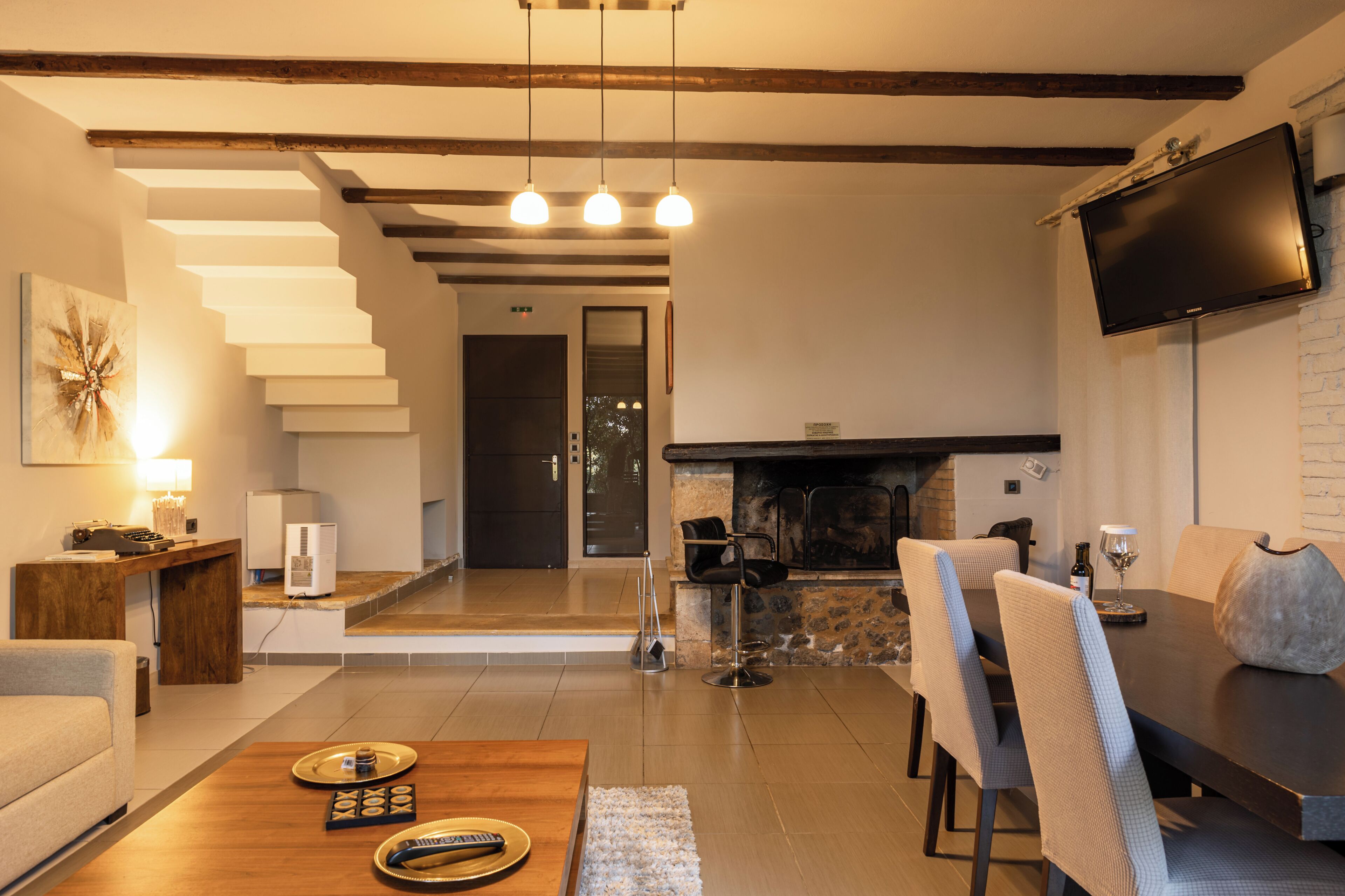 Superior Suite with Fireplace | Oleskelualue | Älytelevisio